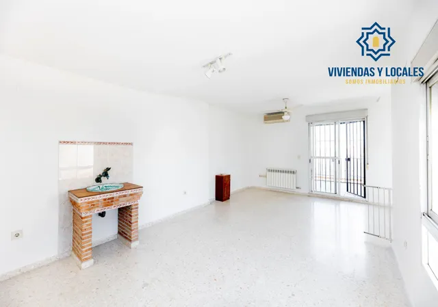 Vive en el corazón de Armilla: 4 dormitorios, patio, terraza y garaje — 16