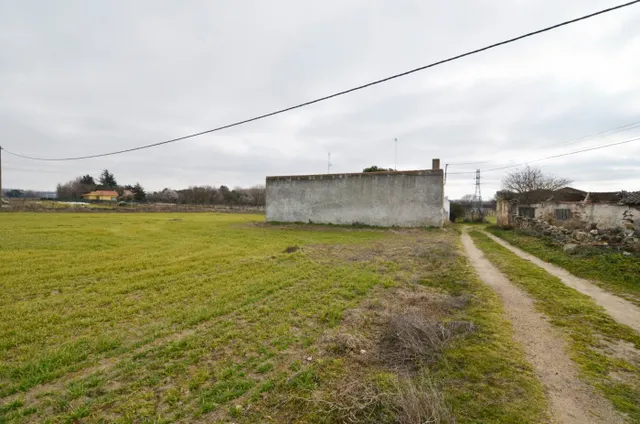Urbis te ofrece una parcela con vivienda zona Puente Ladrillo de Salamanca. — 11