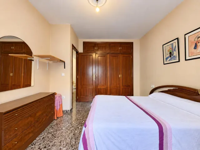 Adosado con gran patio, terraza y garaje en massarrojos, junto a Valencia — 28