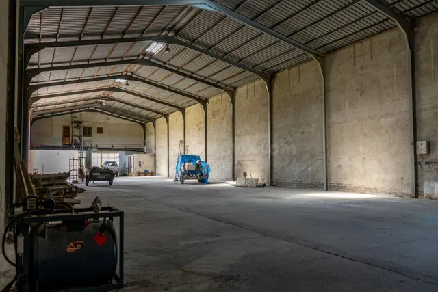 Nave industrial con vivienda y gran terreno en venta en Delt - foto 4