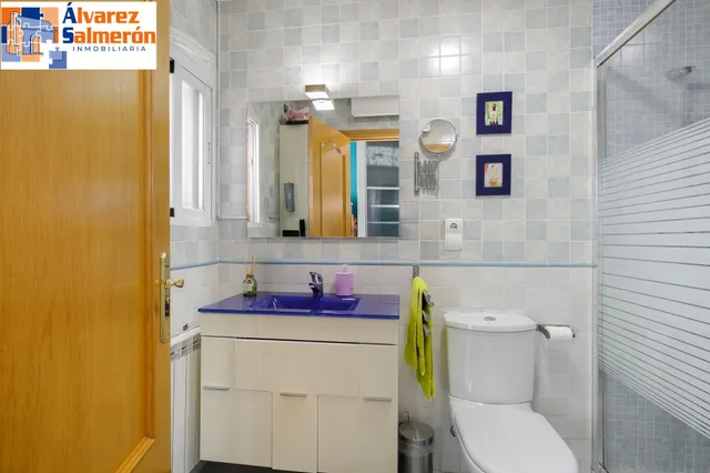 ¡Tu nuevo hogar te espera en Churriana de la Vega! Casa adosada con patio, garaje y futura parada de metro a pocos pasos. — 18