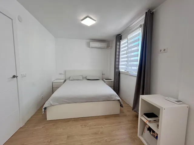 Casa adosada en esquina con piscina privada, jardín y vistas a la Bahía de Málaga — 38