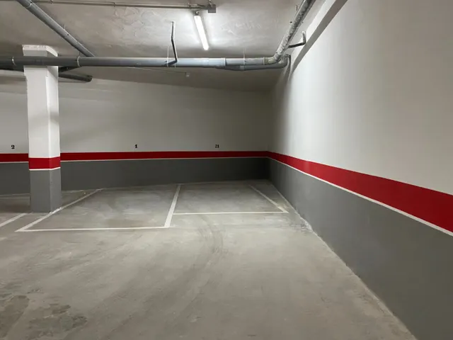 PISO DE TRES DORMITORIOS, CON PARKING Y TRASTERO — 17
