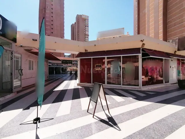 Oportunidad Única: Amplios Locales Comerciales en Playa Leva - foto 3