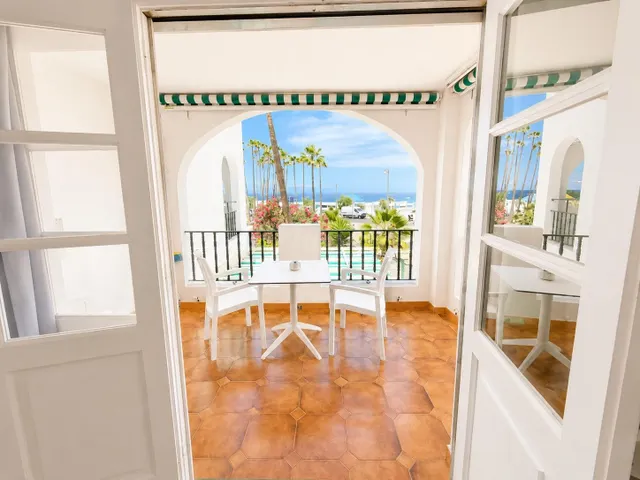 Estudio Premium en Primera Línea de Fañabé: Vistas al Mar y 