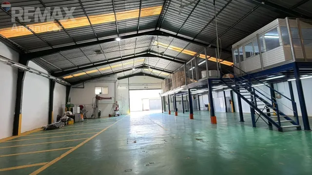 Nave industrial agroalimentaria equipada con cámaras frigoríficas y fotovoltaica — 9