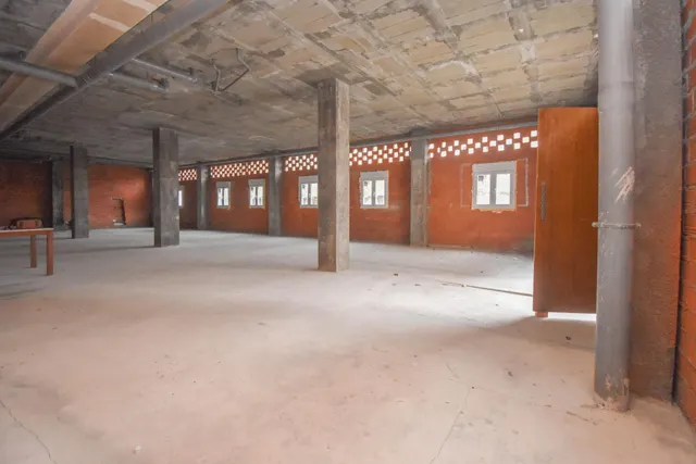 ESPACIOSO LOCAL DE 162 M2 EN LA BARCALA — 26