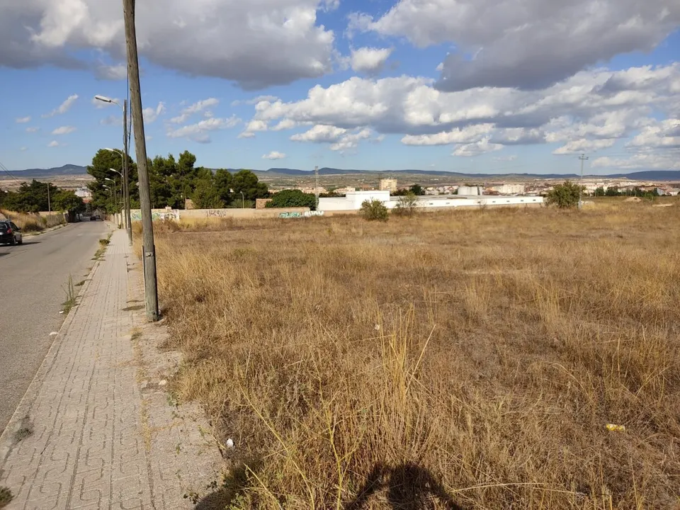 PARCELLA EN ZONA RESIDENCIAL DE 600 M2.