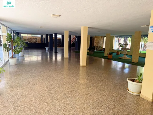 ELEGANCIA MEDITERRÁNEA A POCOS METROS DE LA ARENA DORADA — 40