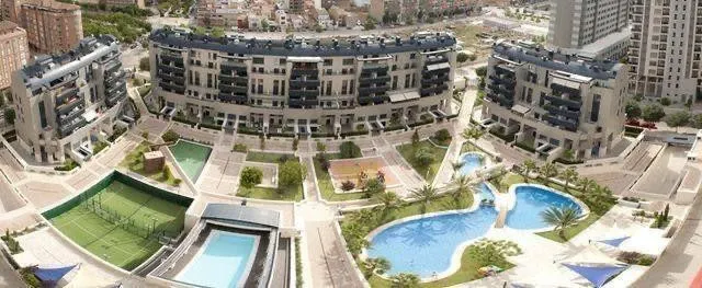 Piso de lujo en Av de les Corts Valencianes - foto 4