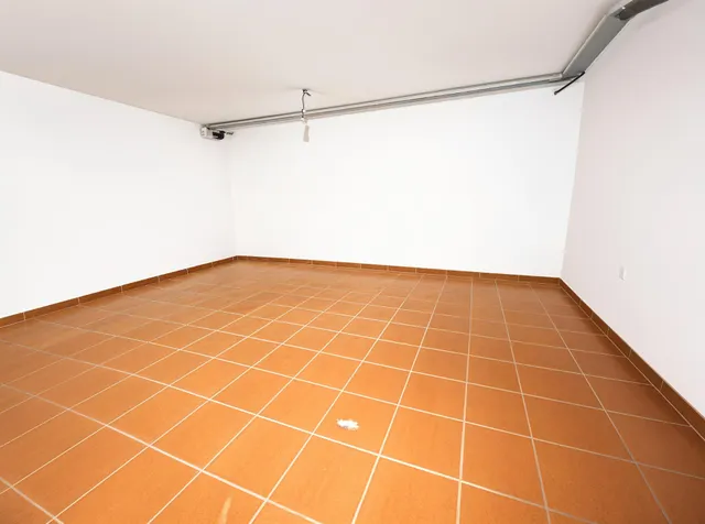 Casa adosada en venta en Utrera – 4 dormitorios, sótano y amplio espacio familiar — 16