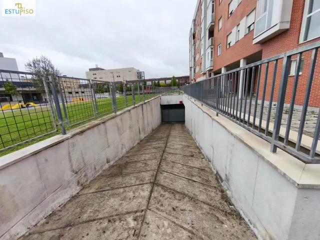 ¡TU OPORTUNIDAD EN SALBURUA! 85m2-3 habitaciones, SUR, garaje y trastero incl. - Urbanización zonas verdes  + Trastero 16m2 — 28