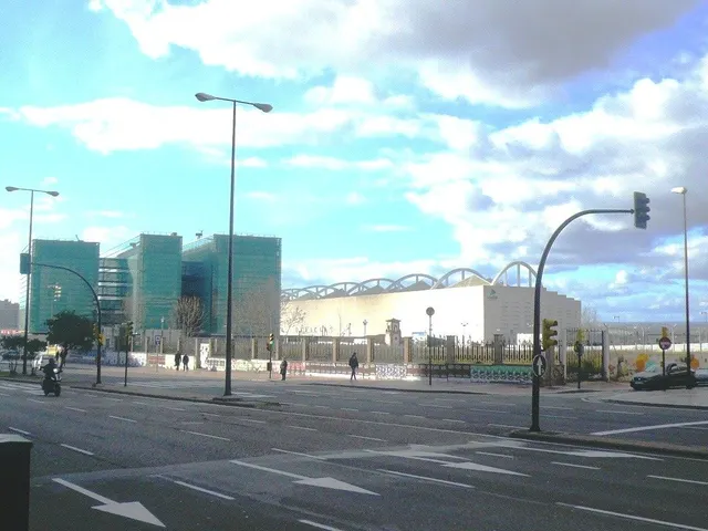 AVDA NAVARRA - 106 m2 de LOCAL COMERCIAL A PIE DE CALLE. — 25