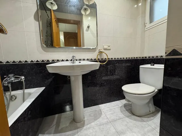 PISO CÉNTRICO DE 2 habitaciones EN MANRESA — 5