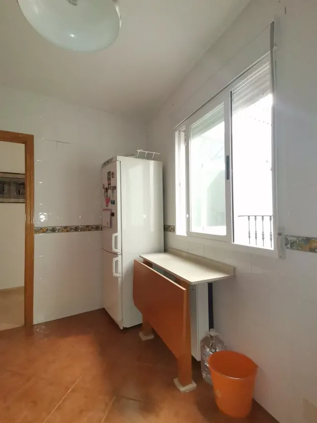 SE VENDE CASA EN PLENO CENTRO DE LOS VILLARES — 33