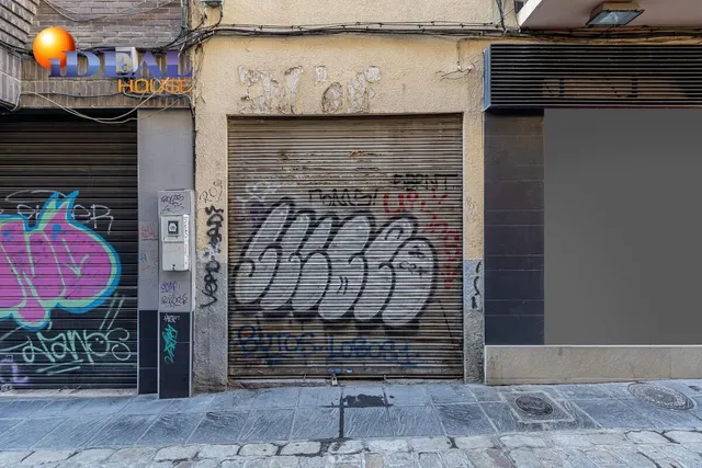 Local de 2 plantas en Granada — 13