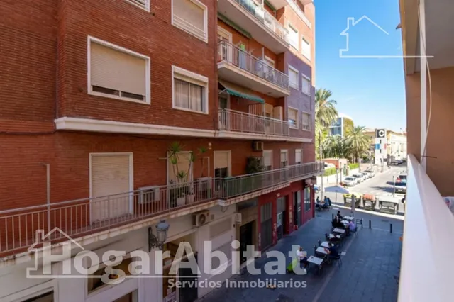 Luz natural y amplitud en este piso esquinero con dos balcones, ascensor y trastero a 100 metros de la playa — 35