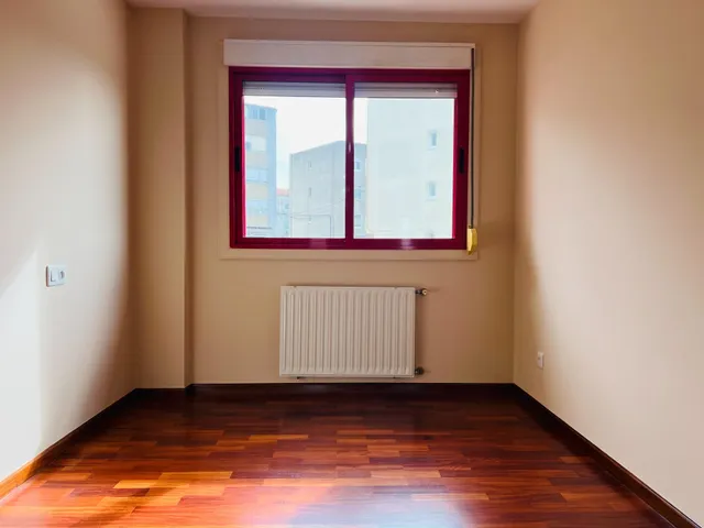 PISO EN CALLE CASTELLANA, EN CAMBRE — 24