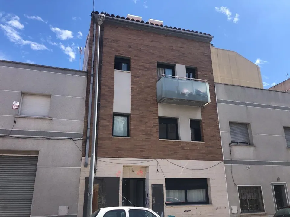 SE VENDE EDIFICO EN SABADELL, ZONA MERINALS
