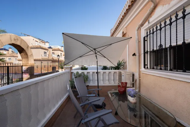 CASA ADOSADA EN VILLAMARTIN CON 2 HAB 2 BAÑOS PISCINA JACUZI - foto 3