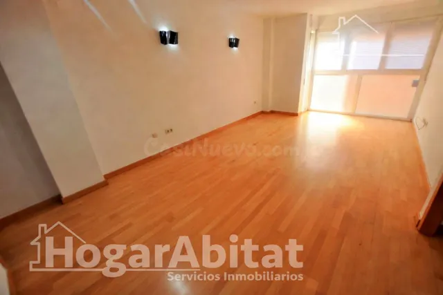SEMINUEVO Y LUMINOSO CON TERRAZA, GARAJE Y TRASTERO EN EL CE - foto 4