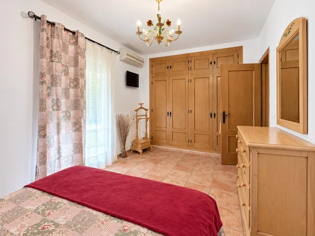 Espaciosa casa con patio privado, barbacoa y garaje: el hogar perfecto para tu familia — 16