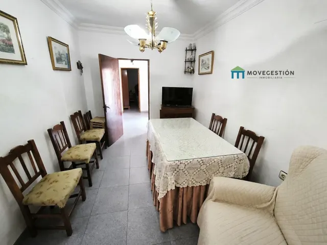 CASA CON TERRENO ZONA ALGARROBAL