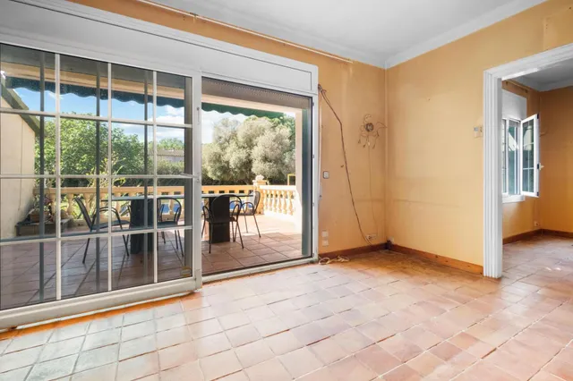 Villa con enorme jardín y piscina en pleno centro, a 5 minutos de la playa — 8