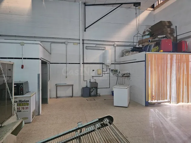 Amplia Nave Industrial en Marchena - Oportunidad Única - foto 5