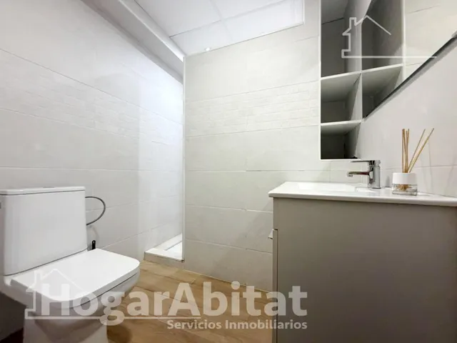 REFORMADO CON 4 DORMITORIOS Y BALCÓN — 37
