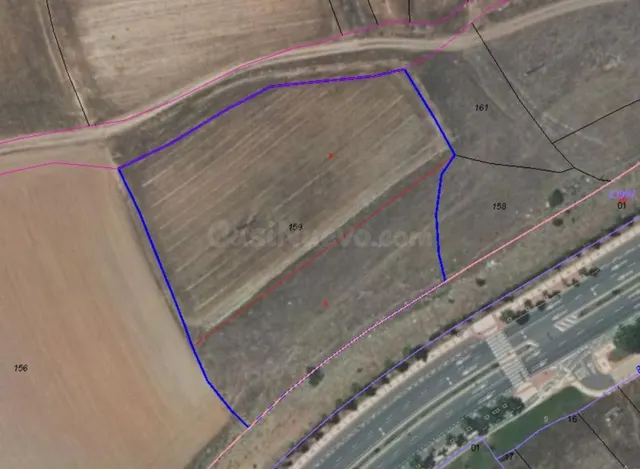 Urbis te ofrece una parcela en venta en zona Cementerio-Valh