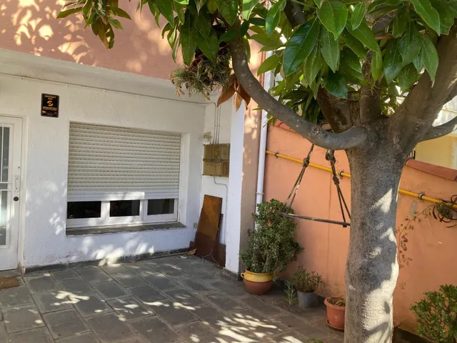 CASA PLANTA BAJA CON 2 VECINOS CON JARDÍN — 32