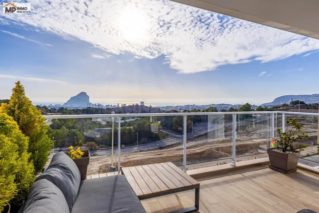 Apartamento con espectaculares vistas al mar y al Peñón de I