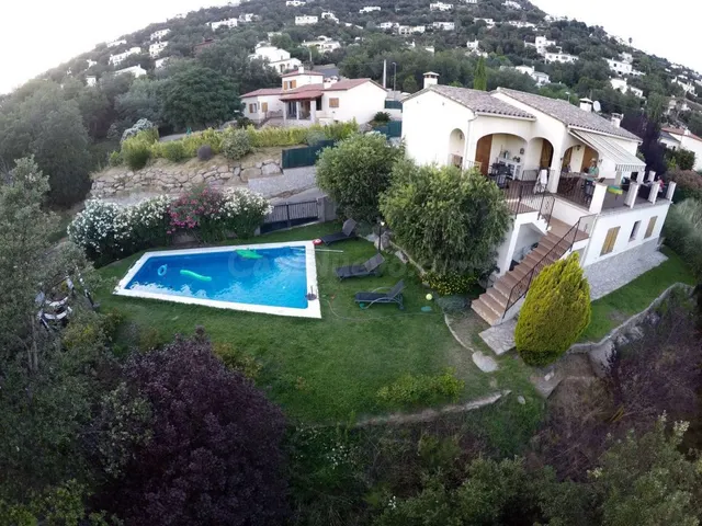 Espectacular casa con vistas a Les Gavarres piscina privada,