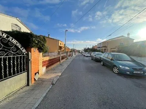 CESIÓN DE REMATE Casa en Santa Oliva, urbanización Vendrell- - foto 2