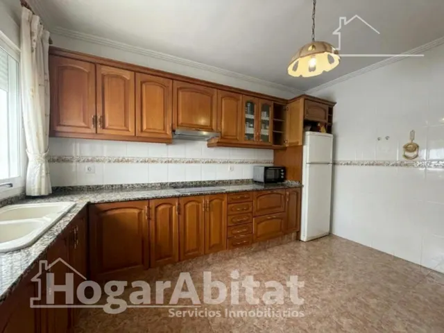 Espacio y luminosidad con infinitas posibilidades en este amplio piso exterior con balcón y trastero — 8