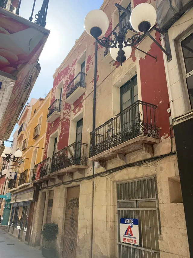 Solar a dos calles en pleno centro de Elche. — 2