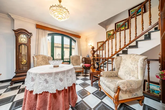 Casa de estilo mallorquín con patio, amplio garaje y terraza solárium — 8