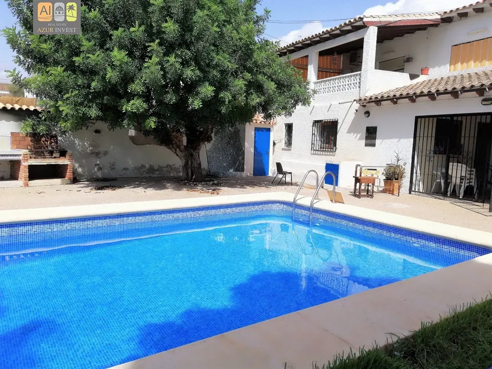 Dos adosados con terreno y piscina privada en Altea La vella
