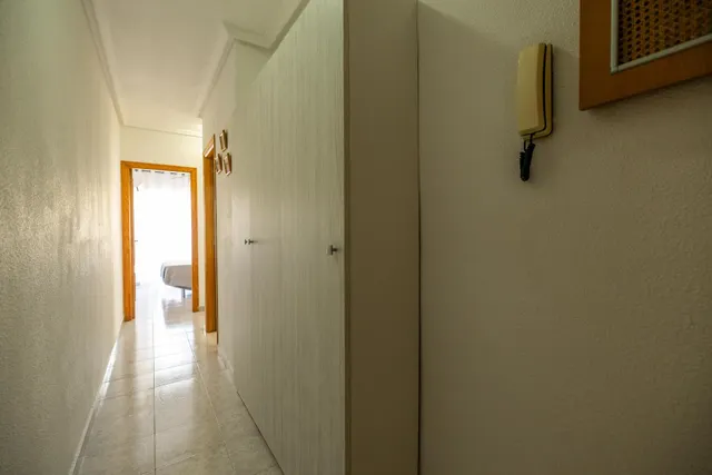 Apartamento de 1 dormitorio con dos terrazas en el centro de Torrevieja — 18