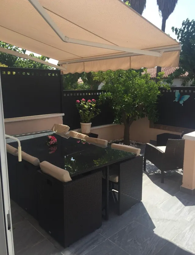 ADOSADO EN XALETS DE SALOU — 13
