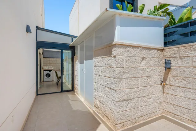 Villa moderna con piscina privada, 3 dormitorios y 3 baños. — 41