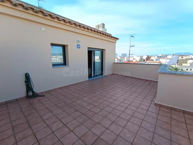 Precioso piso en 2ª línea de mar, cerca del puerto y céntric - foto 2