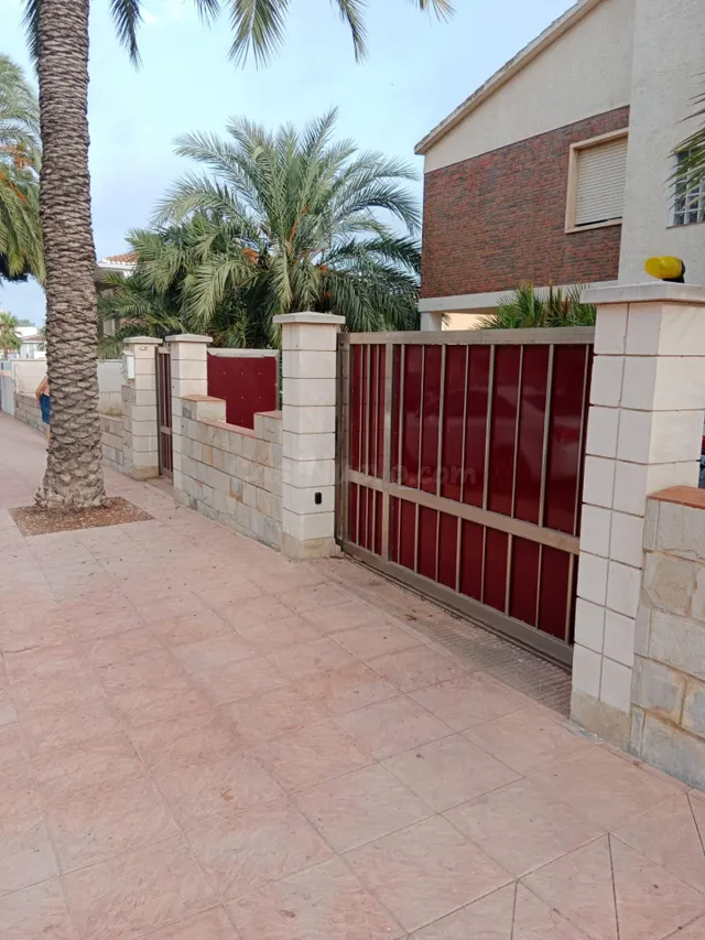 CHALET INDEPENDIENTE EN LA ZENIA