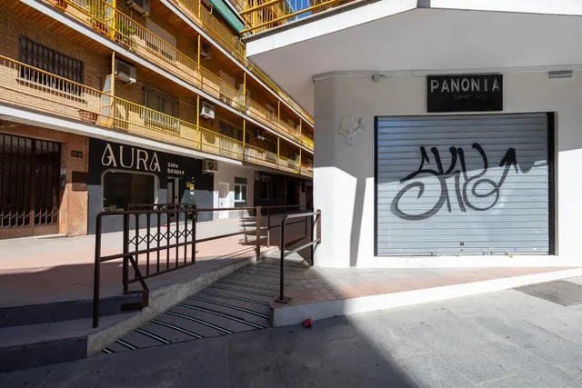 ESTUDIO EN PLENO CENTRO DE GRANADA. ALTA RENTABILIDAD — 15