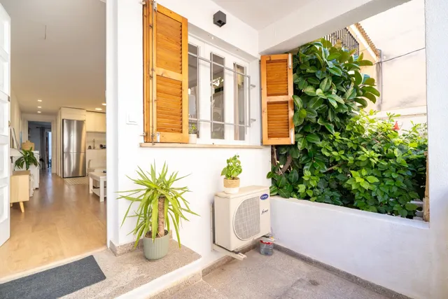 Planta baja totalmente reformada a 50 metros del mar en Can  - foto 2