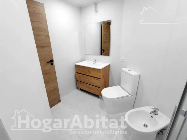 Amplitud y confort a estrenar en este luminoso piso reformado con balcón y ascensor — 24