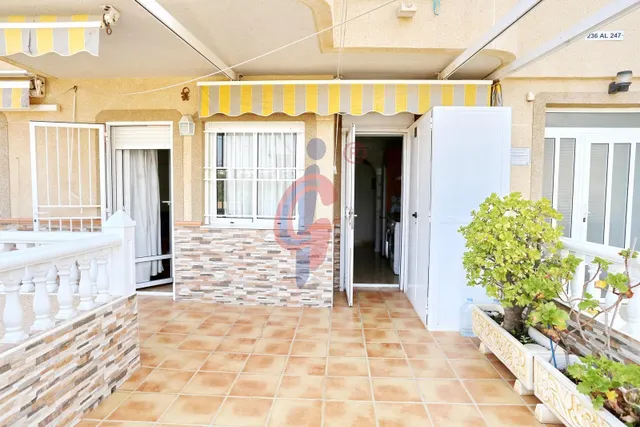 ¡Planta baja a la venta en el Pinar de Guardamar! Orientación oeste, cochera opcional — 8