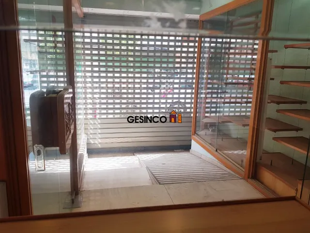 CHAFLÁN CON GRANDES ESCAPARATES EN VENTA O ALQUILER — 4