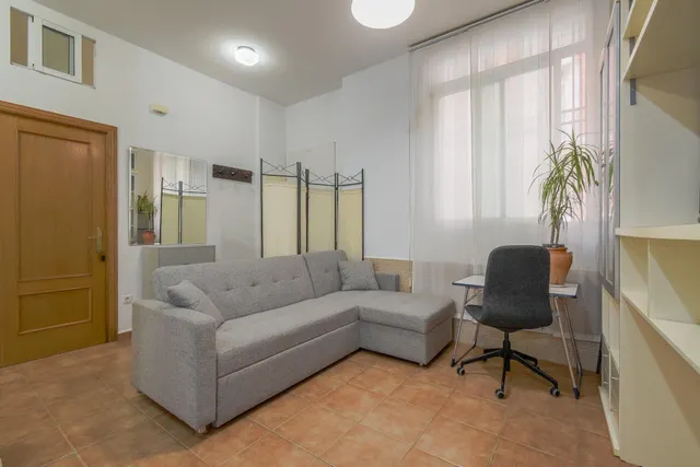 BAJO CON DISTRIBUCIÓN DE VIVIENDA Y PATIO EN GRAU DE VALENCIA — 7